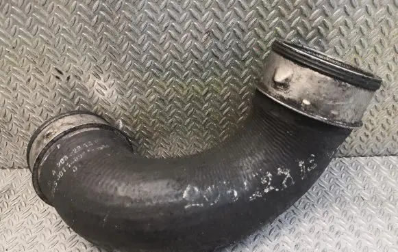 Mercedes-Benz C W203 Intercooler hose/pipe 2035281482