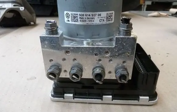 Audi A3 S3 8L Central body control module 5Q0614517DET