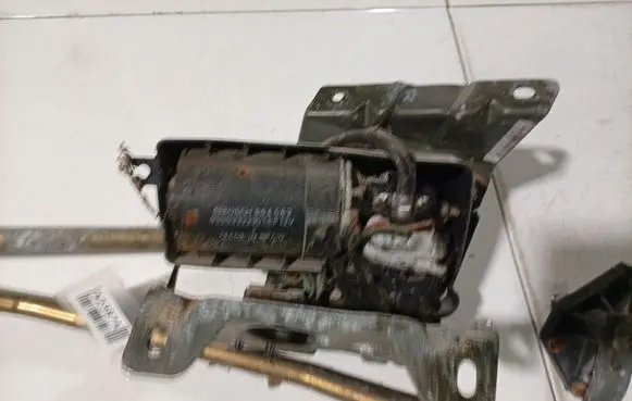 Nissan Serena Wiper motor 964563