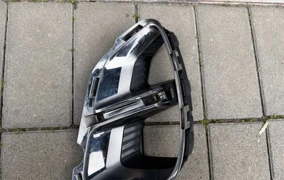 Renault Captur II Front bumper lower grill 261A21107R