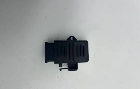 Volkswagen Caddy Seat heating relay 1K0959772