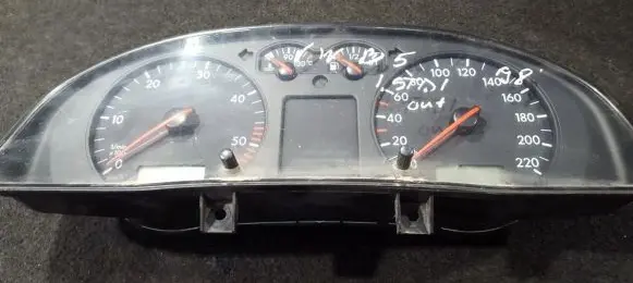 Volkswagen PASSAT B5 Speedometer (instrument cluster) 3b1919860d