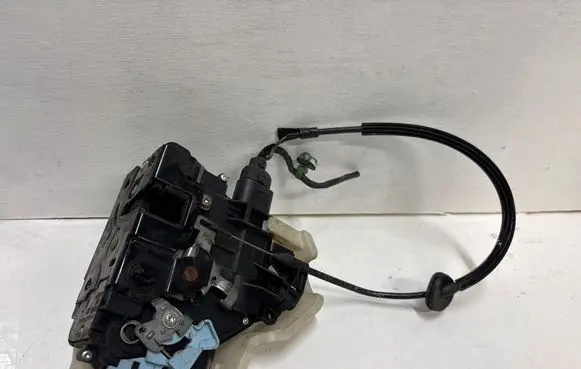 Volkswagen Jetta V Rear door lock 7L0839016D 1120065