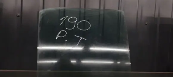 Mercedes-Benz 190 W201 Rear side window