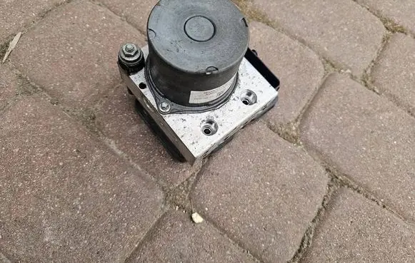 Opel Insignia B ABS Pump 84502893