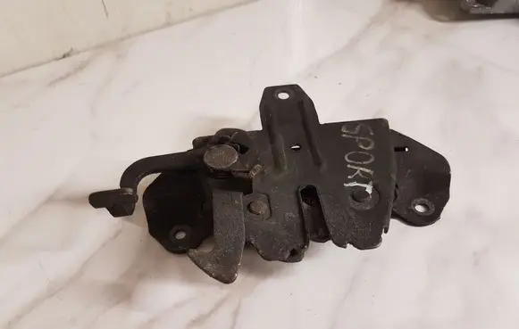 Mitsubishi Pajero Sport I Engine bonnet/hood lock/catch