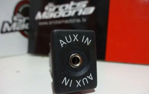 Volkswagen Tiguan AUX in-socket connector 5M0035724