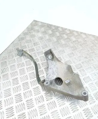 BMW 3 E90 E91 Engine mounting bracket 6775041