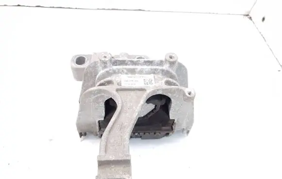 Volkswagen Tiguan Engine mount bracket 3Q0199262 13102016