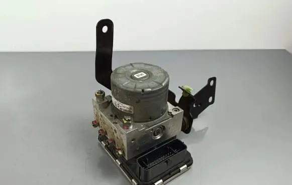 Mitsubishi Outlander ABS Pump 4670B374