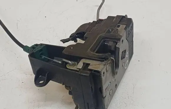 Opel Astra H Front door lock 13128112