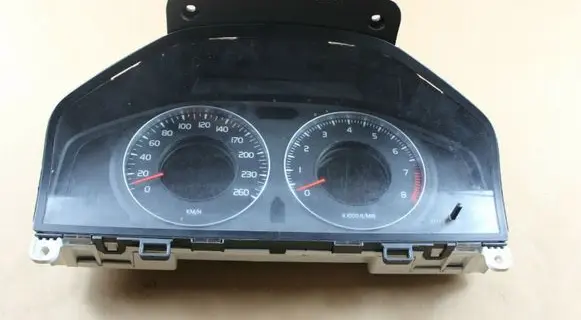 Volvo V70 Speedometer (instrument cluster) 31270898AA