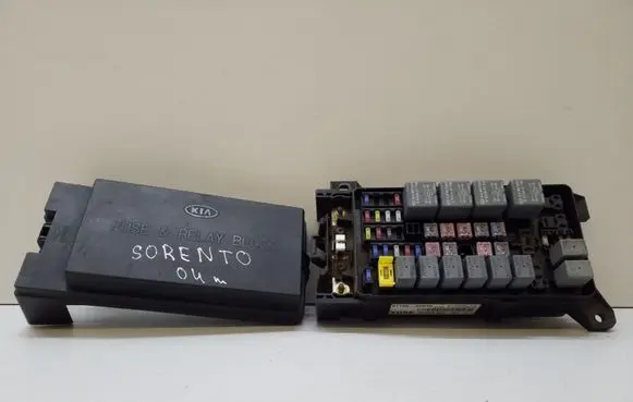KIA Sorento Fuse module 911603E040