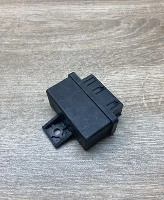 Peugeot 308 Fuel pump relay 240107