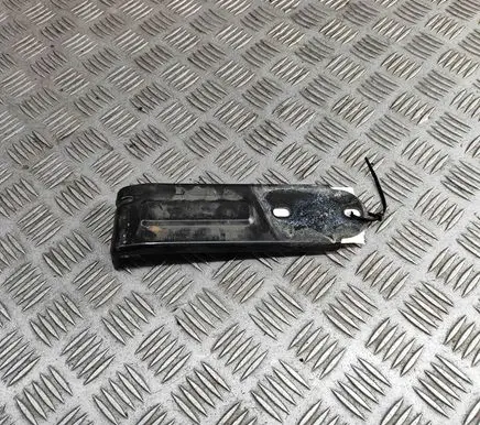 Fender mounting bracket