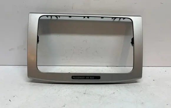 Volkswagen PASSAT B6 Radio/GPS head unit trim 3c0858069ae