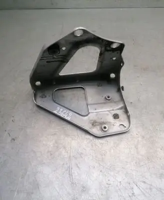 Audi A6 S6 C6 4F Fender mounting bracket 4F0821135