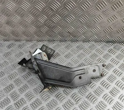 Fender mounting bracket
