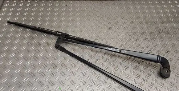 Toyota Yaris Front wiper blade arm 
