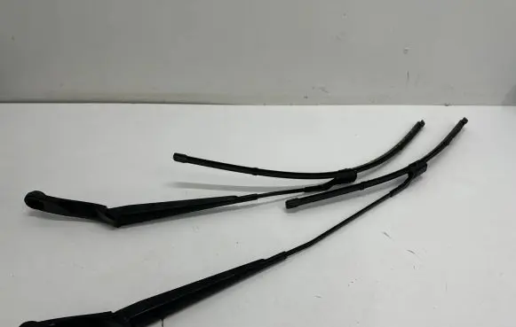 Volkswagen Touareg III Front wiper blade arm 762955409