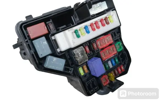 Toyota Yaris Fuse box set 8264152020 821110DX60H