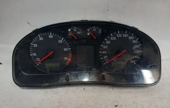 Volkswagen PASSAT B5.5 Speedometer (instrument cluster) 88311245