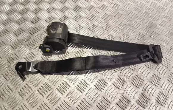 Middle seatbelt (rear)
