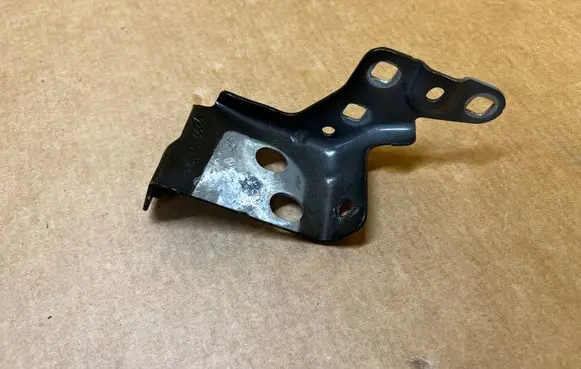 Dacia Sandero III Fender mounting bracket 260922286R