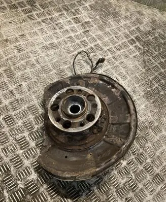 Mercedes-Benz E W212 Rear wheel hub A2123502208 2123500241