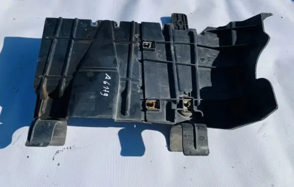 Citroen Berlingo Engine splash shield/under tray 9676377380