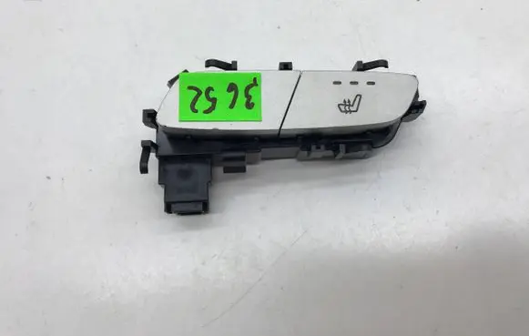 Mercedes-Benz E W213 Seat heating switch A2139057502 HW132000 13428352