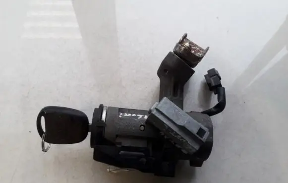 Toyota Corolla E120 E130 Ignition lock 8978302020 89783-02020