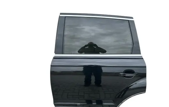Audi Q7 4L Rear door