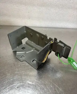 Renault Trafic III (X82) Fender mounting bracket 663502593R