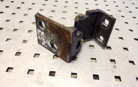 BMW X5 E53 Front door lower hinge 