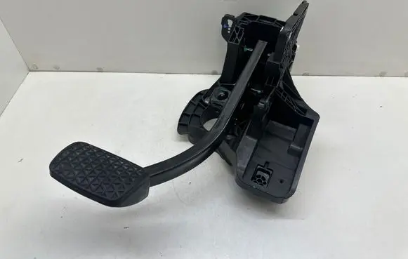 Chevrolet Malibu Brake pedal 84329867 2461000000000X 528142755