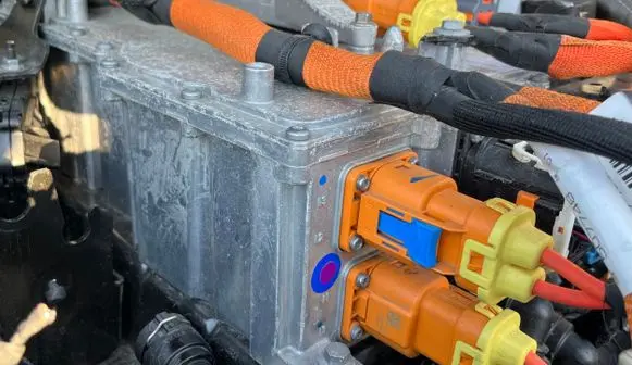 Voltage converter inverter