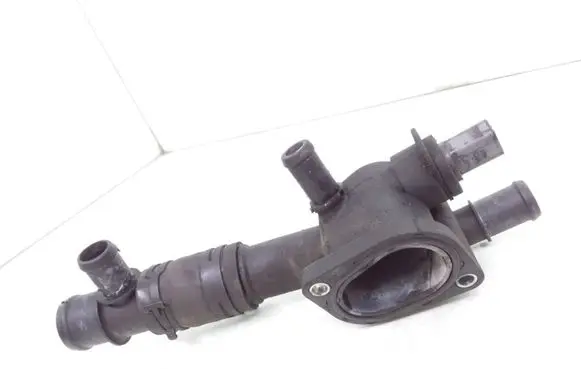 Skoda Octavia Mk2 (1Z) Engine coolant pipe/hose 038121132D