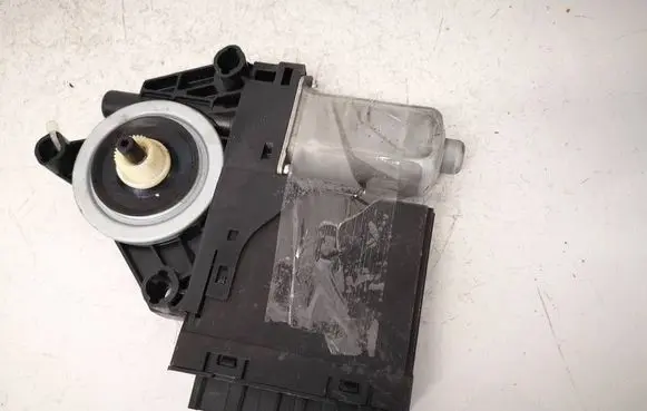 Volvo V60 Front door window regulator motor 31674758
