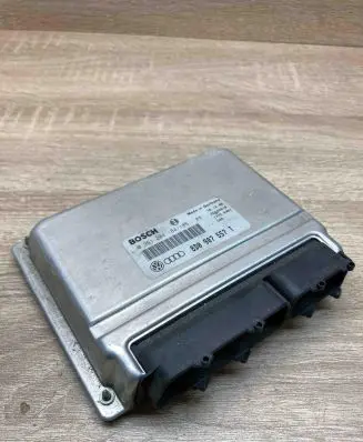 Audi A4 S4 B5 8D Engine control unit/module ECU 8D0907557T 0261204184
