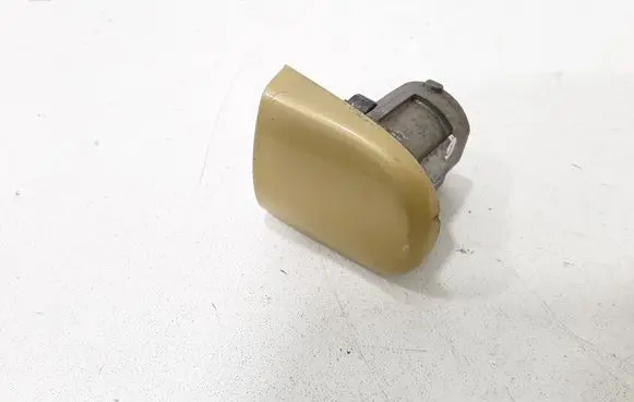 Volkswagen PASSAT B5 Rear door handle cover 3B4839167