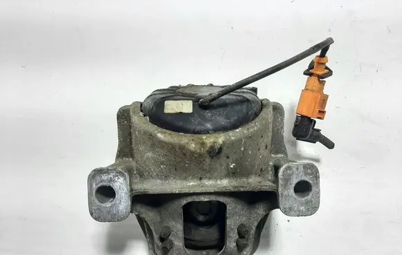 Audi A5 8T 8F Engine mount bracket 