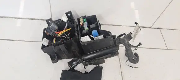 Nissan Qashqai Fuse box set 319136024 24383JD00A
