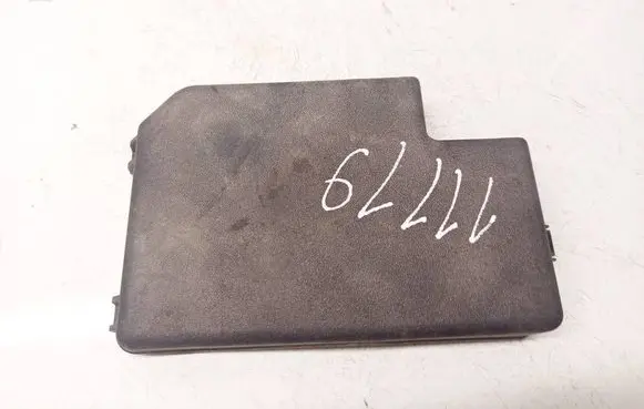 Toyota RAV 4 (XA30) Fuse box cover 8266242190