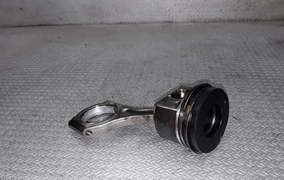 Subaru Outback Piston with connecting rod