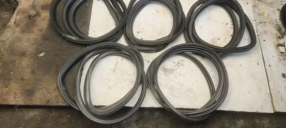 Seat Leon (1P) Front door rubber seal 1P0867365B
