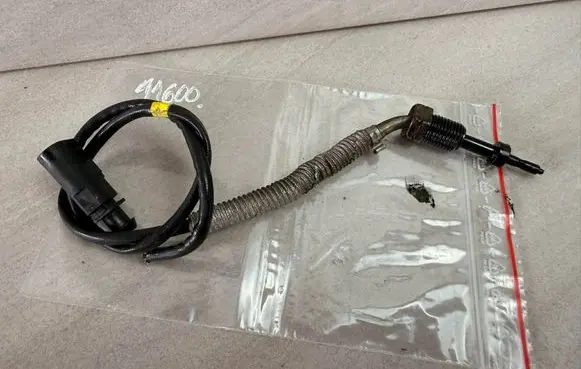 Volkswagen Touran III Exhaust gas temperature sensor 04L906088AR