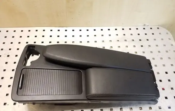 Mercedes-Benz E W212 Armrest A2046801339