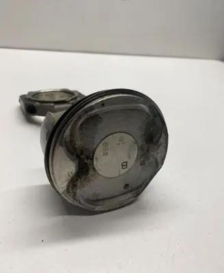 Toyota Sienna XL30 III Piston with connecting rod