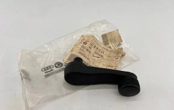 Volkswagen PASSAT B4 Front door window winding handle 3A0837581B 0002153793 282600032D